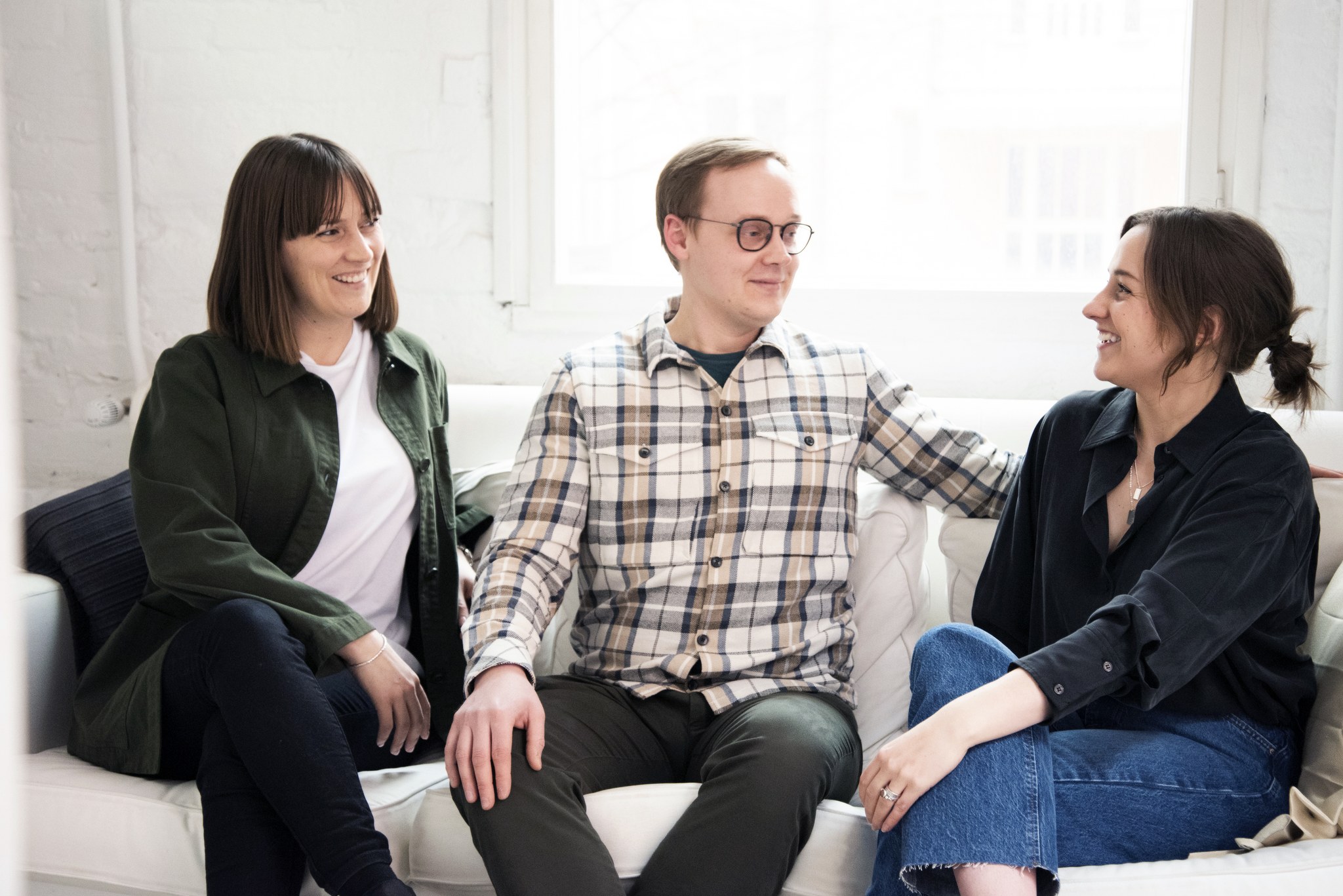 ABL-Laatat - yrittäjät Maria Silvast, Henri Forsman ja Erika Forsman.